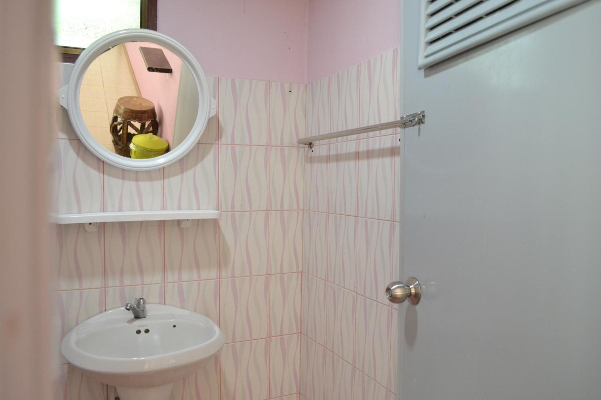 Benjaporn Bungalow Ko Sichang Chambre photo