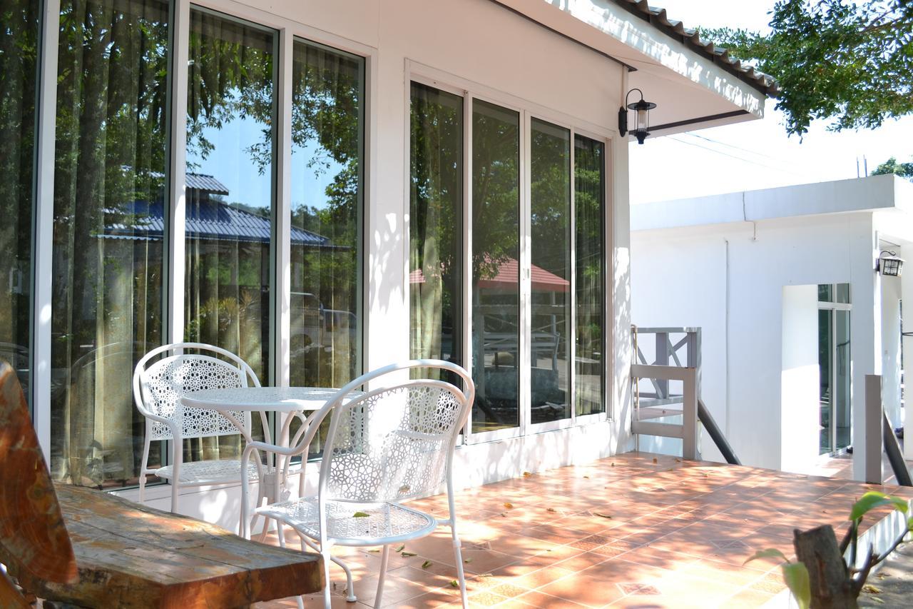Benjaporn Bungalow Ko Sichang Extérieur photo